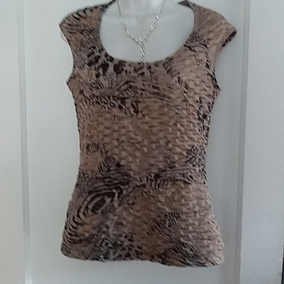 Women's textured round neck top size small - Picture 1 of 3